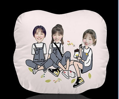 Coussin personnalisé à l'effigie de votre visage de dessin animé – Amis en poses amusantes