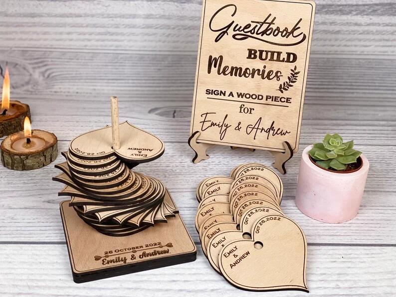 Gästebuch-Set für die Hochzeit – Stapelbare Holzbausteine mit Namen, Datum und Präsentationsständer